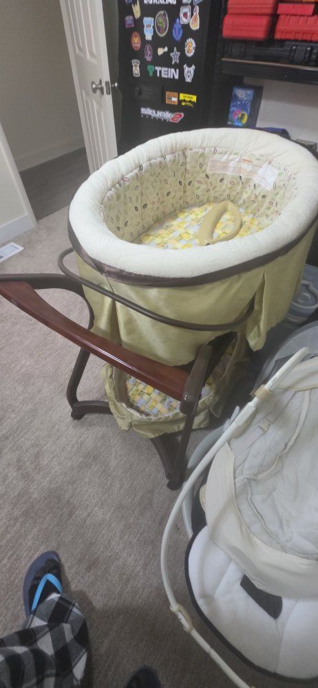 Unbranded Baby Bassinet - Portable & Adjustable - Gently Used