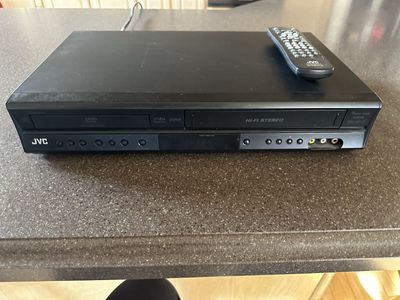 JVC HR-XVC11BJ DVD/VCR Combo Player Hi-Fi Stereo with Remote