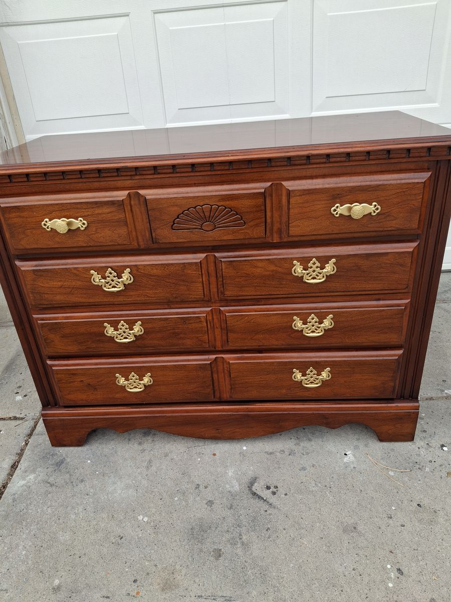 all wood kids dresser/rosa