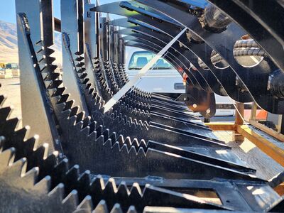 New GIYI CY-CWG72 CLG72 72" Hydraulic Curved Log Grabber Stump Bucket Grapple Skid Steer Tractor