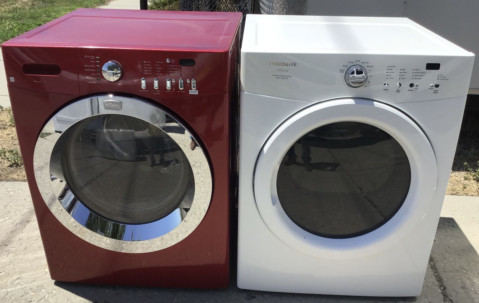 Beautiful Super clean. Frigidaire Affinity Front Load Washer and Dryer Set. Can be stacked. Includes free delivery!