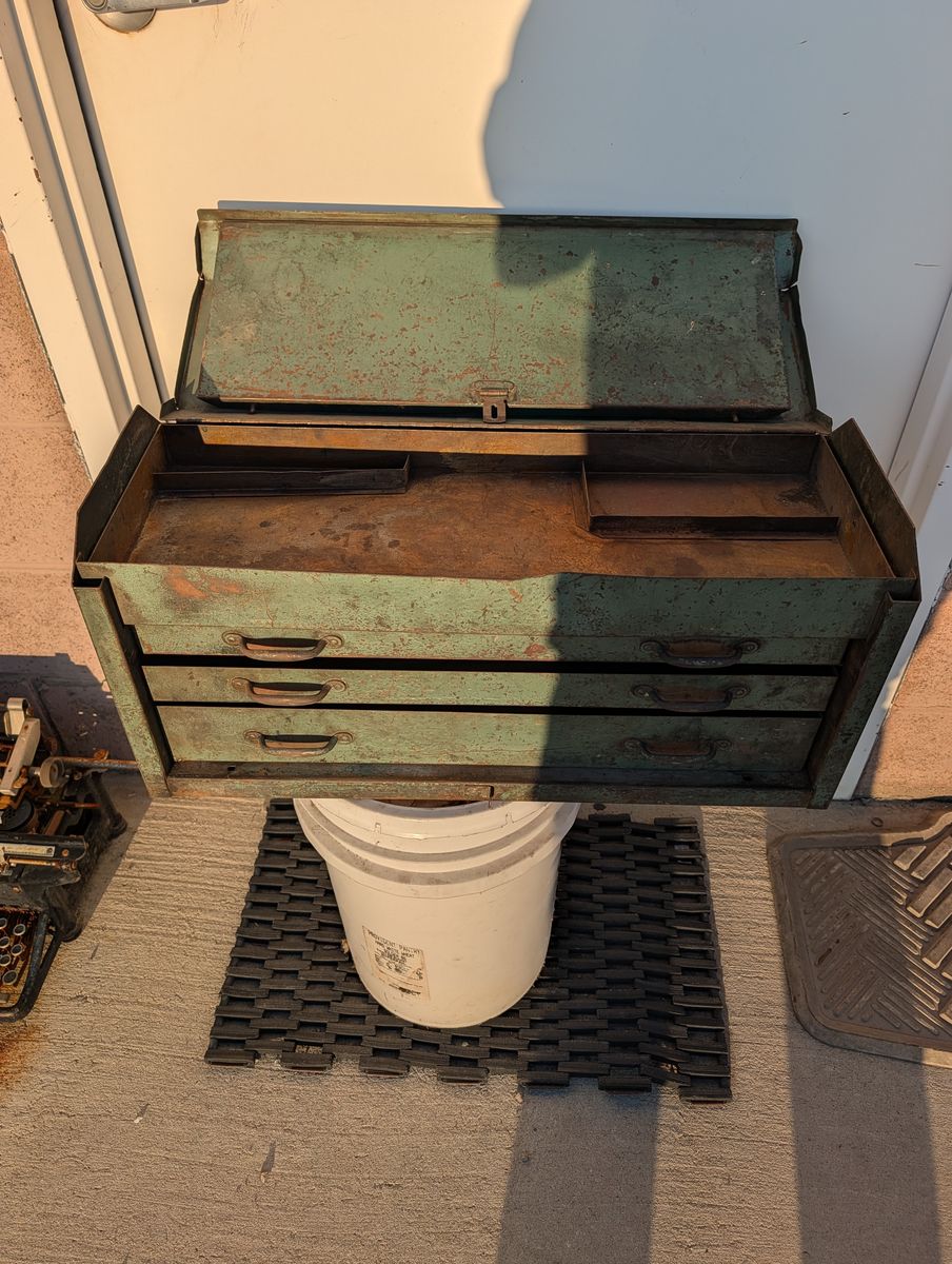 VINTAGE TOOL CHEST