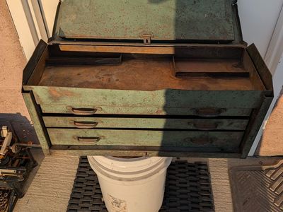 VINTAGE TOOL CHEST
