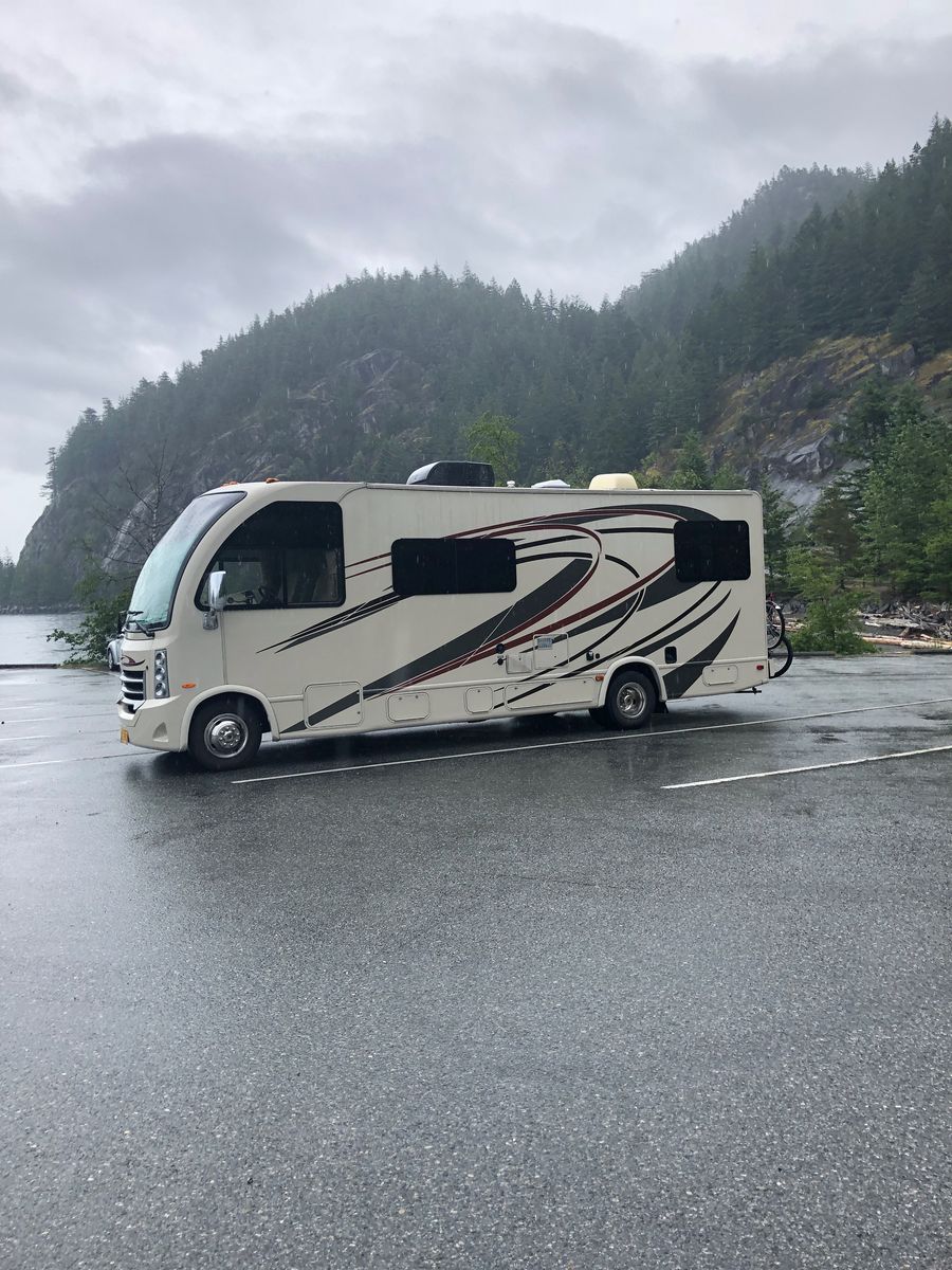 2015 Thor Vegas Motorhome - 25ft of AMAZING FAMILY FUN!