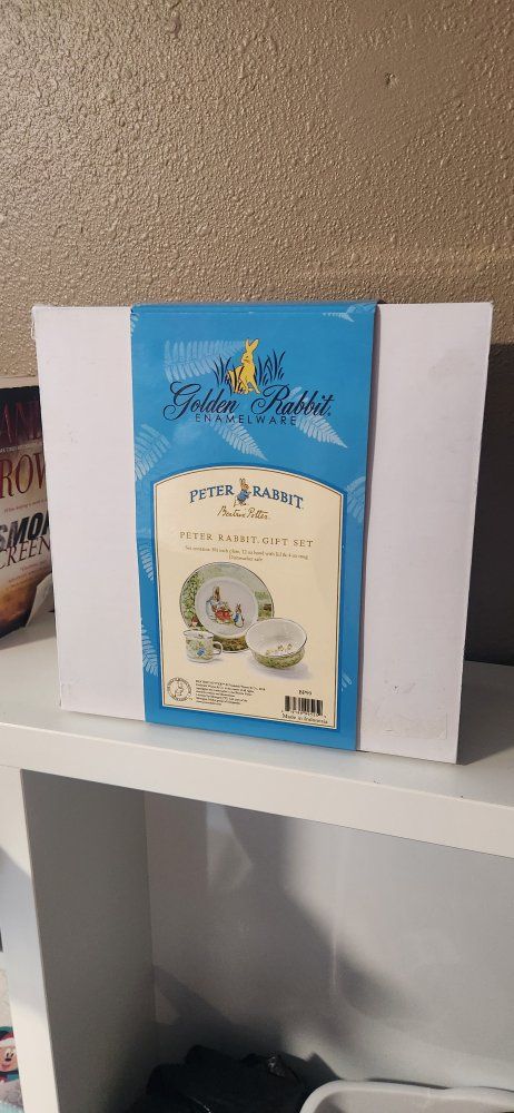 Golden Rabbit Peter Rabbit Enamelware 3-Piece Gift Set - Plate, Bowl, Mug - New