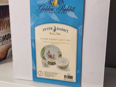 Golden Rabbit Peter Rabbit Enamelware 3-Piece Gift Set - Plate, Bowl, Mug - New