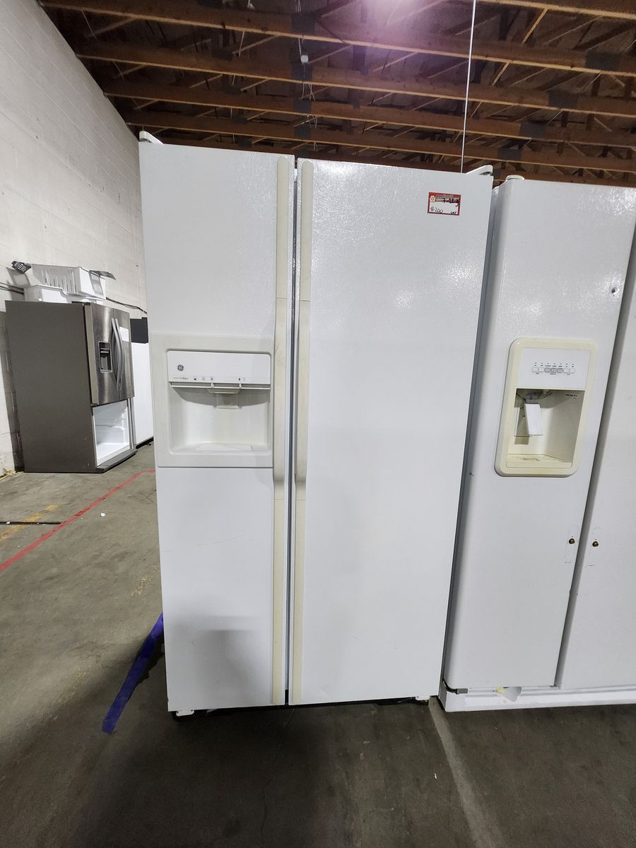 GE White Side-by-Side Refrigerator W-Warranty