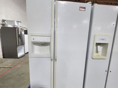 GE White Side-by-Side Refrigerator W-Warranty