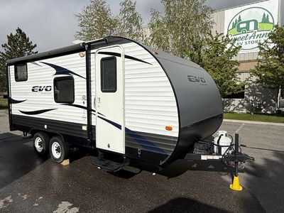 2017 Forest River Evo 172BH Bunk Bunkhouse Travel Trailer with Bunks