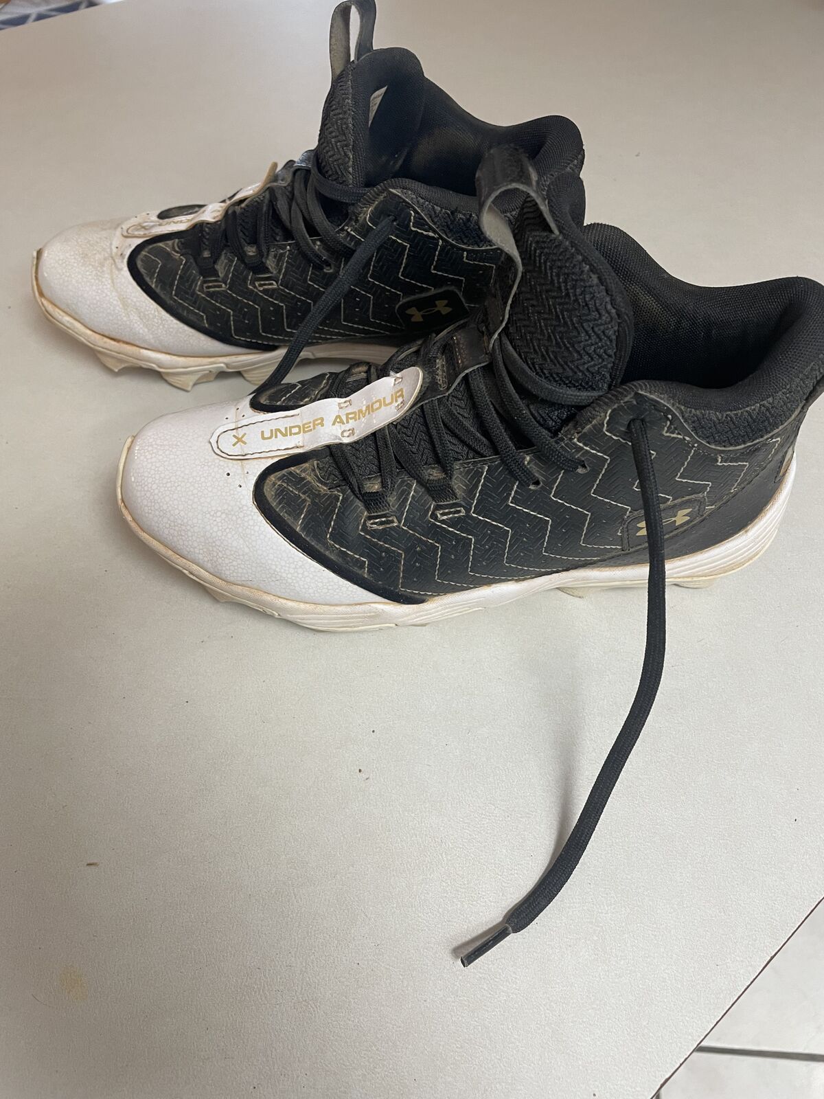 Youth baseball cleats size 7