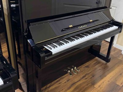 LIKE NEW YAMAHA UPRIGHT PIANO