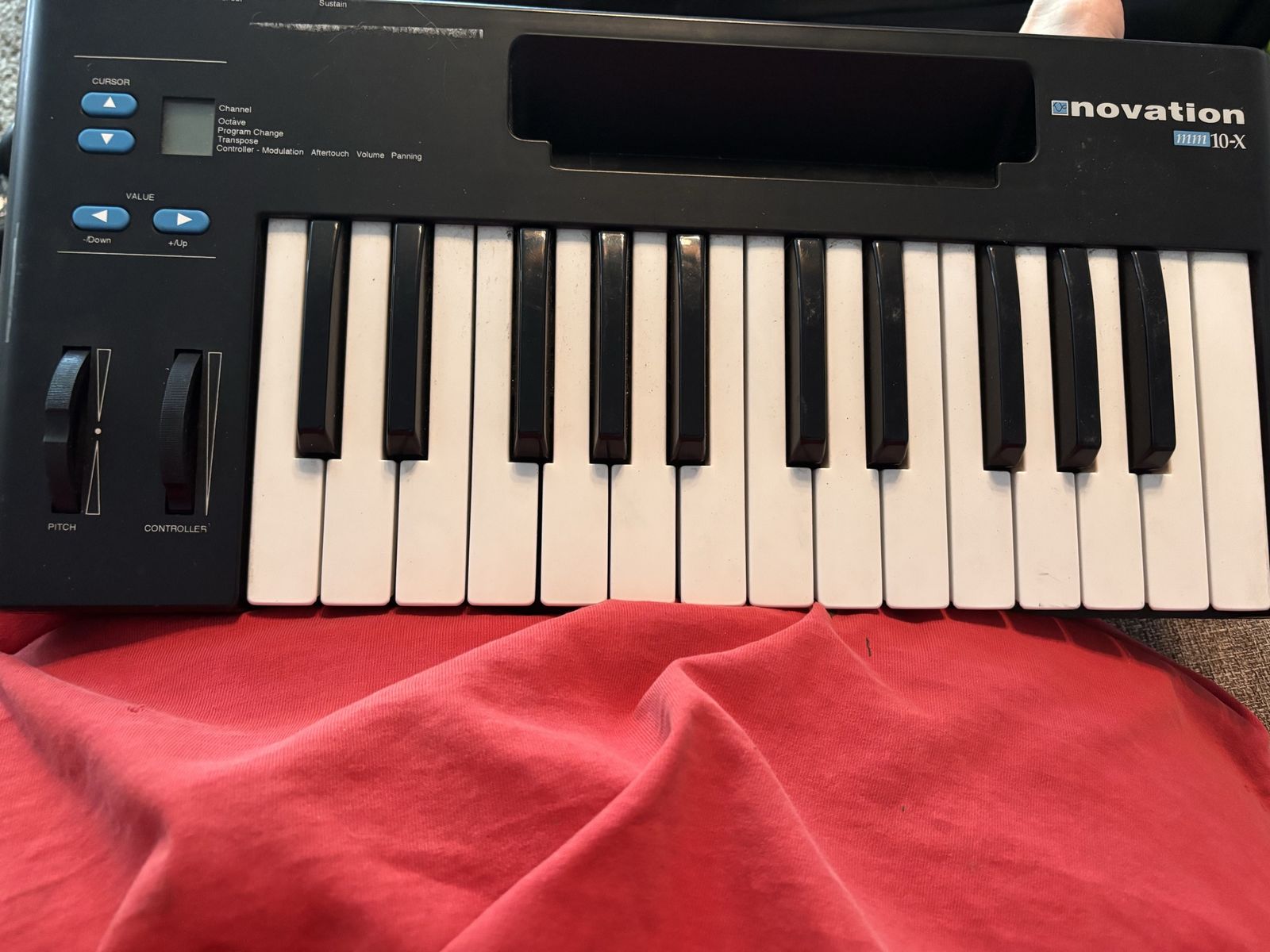 Novation MM10-X Portable MIDI Keyboard Controller with 25-Key Mini Keys