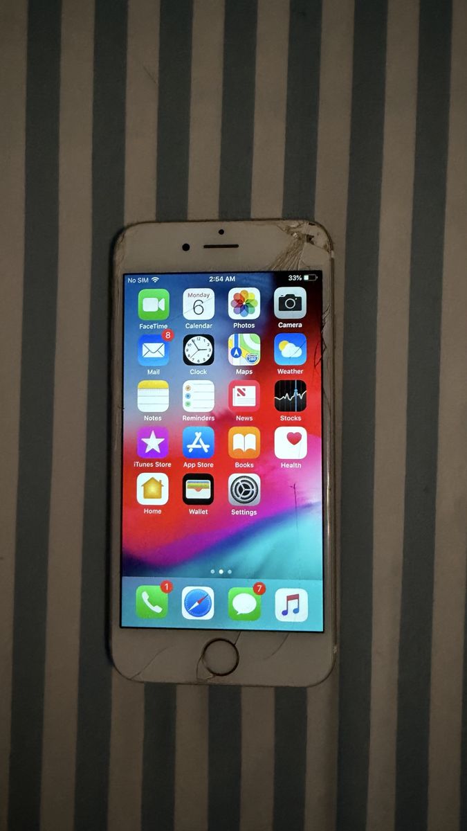 Apple iPhone 6s 64GB Gold (T-Mobile) - Cracked Screen
