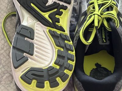 Brooks tennis shoes