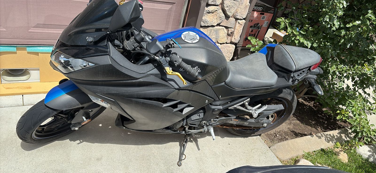 Kawasaki Ninja Motorcycle Blue and Black