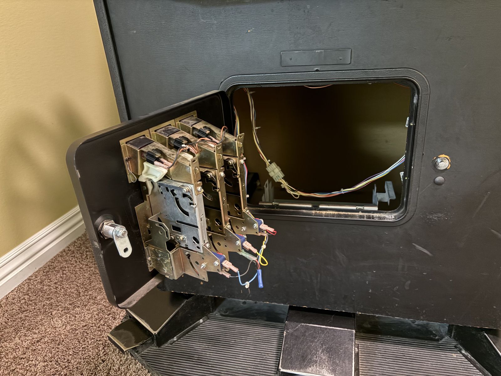 Main image 6