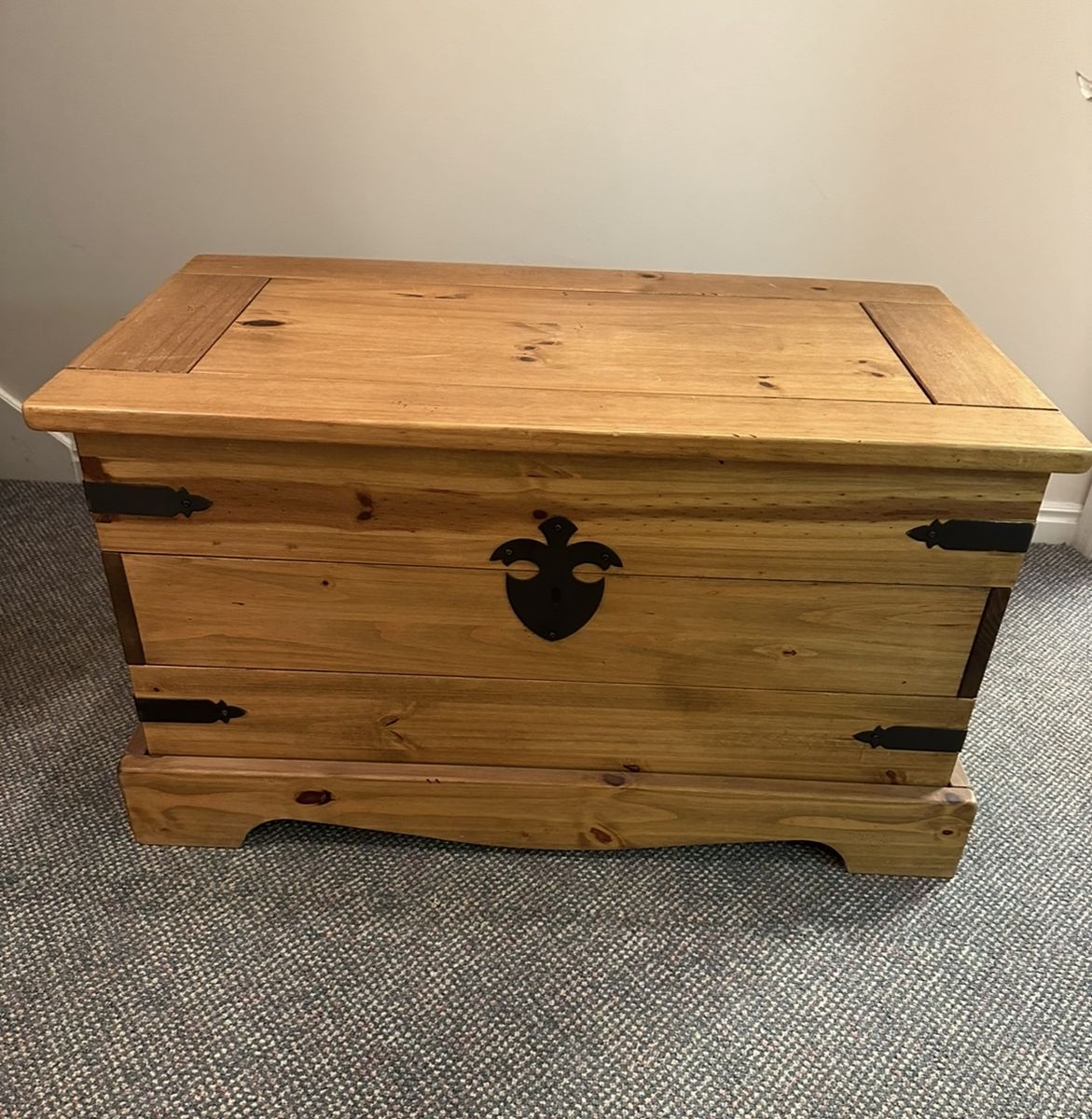 Wood storage trunk