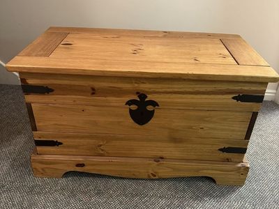 Wood storage trunk