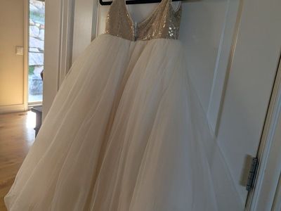 Flower girl / wedding dress Size 6