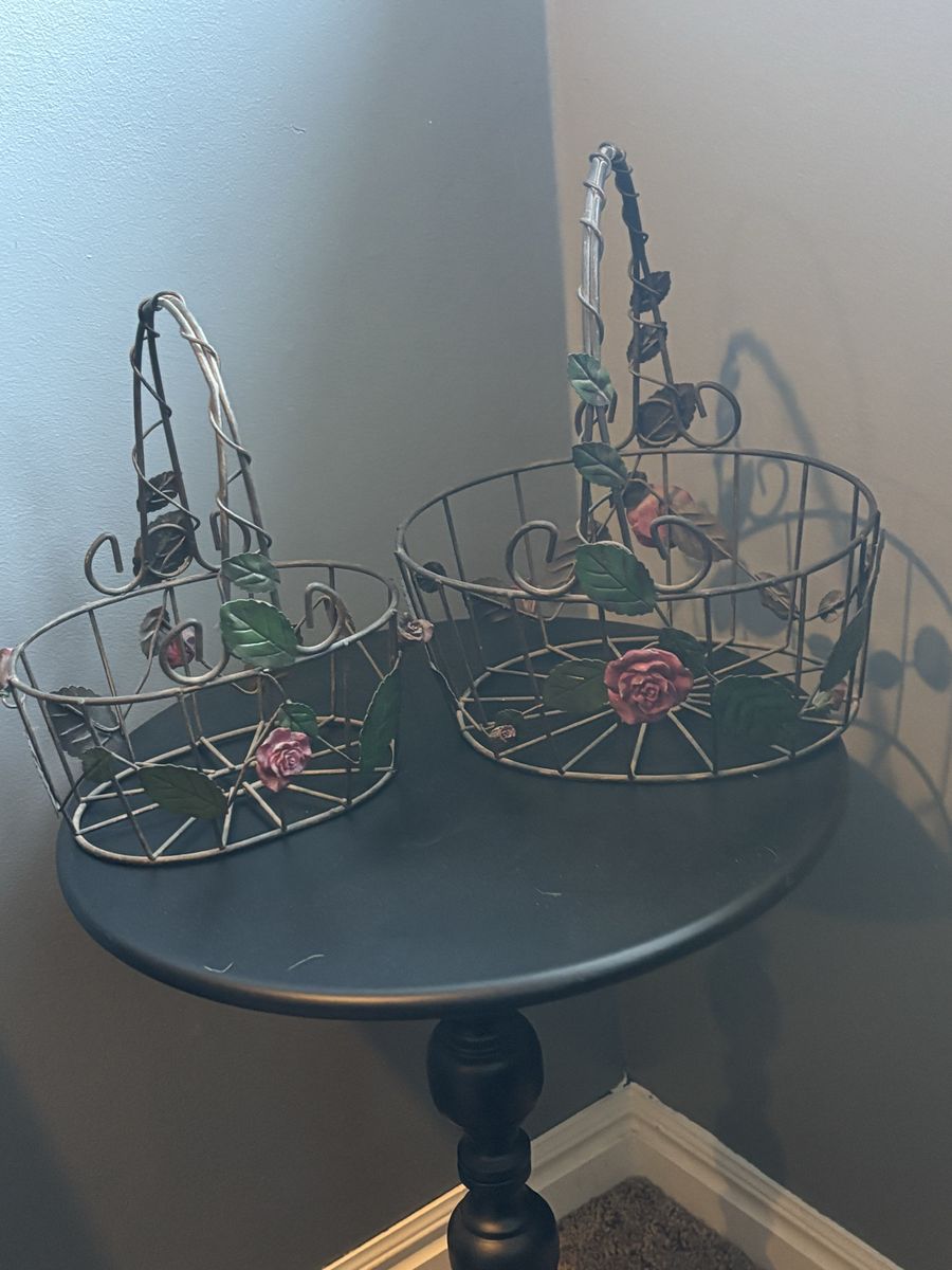 Vintage Rose Metal Basket Set – Set of 2