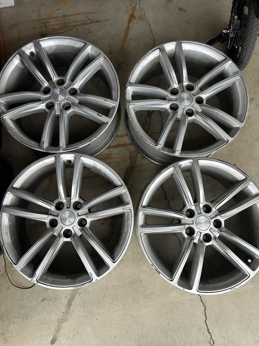 Tesla Model S 19 Inch OEM Silver Slipstream Wheels Set of 4