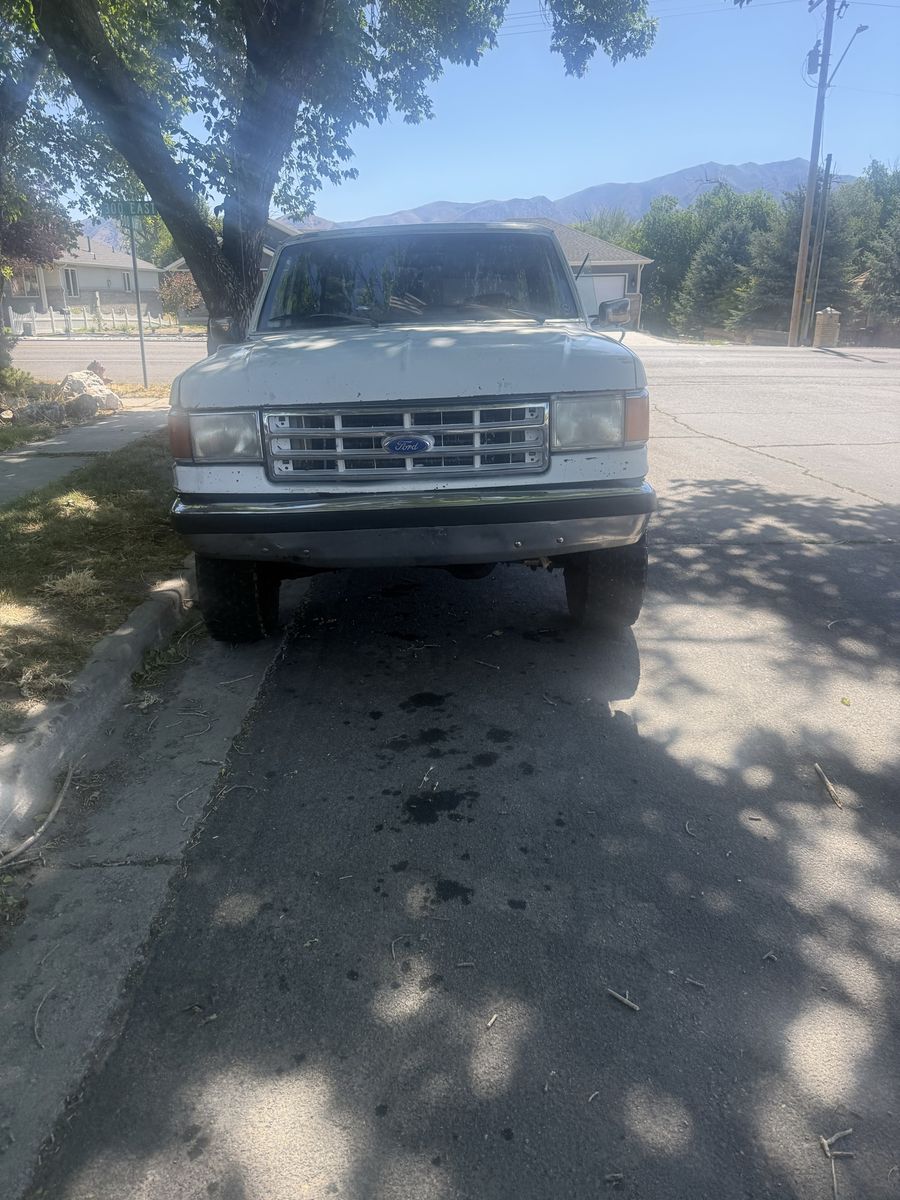 1990 Ford F-250 XLT Lariat