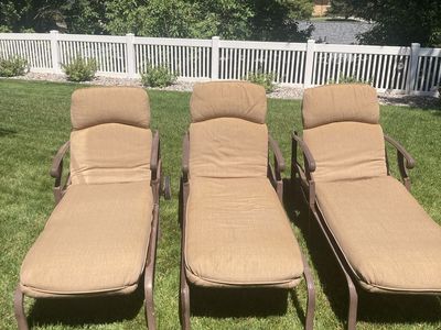 Chaise Lounge Chairs with Cushions