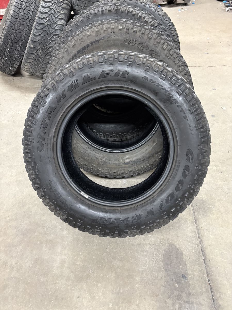 Tundra Sequoia Tires Good Year AT P265 75/18