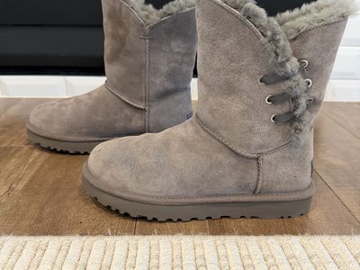 UGG Grey Suede Side Corset Laced Shearling Winter Boots Size 6