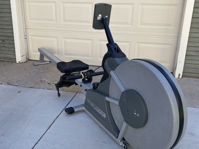 Matrix MX-Rower-01 Rowing Machine - Excellent Condition, Full Body Workout FREE