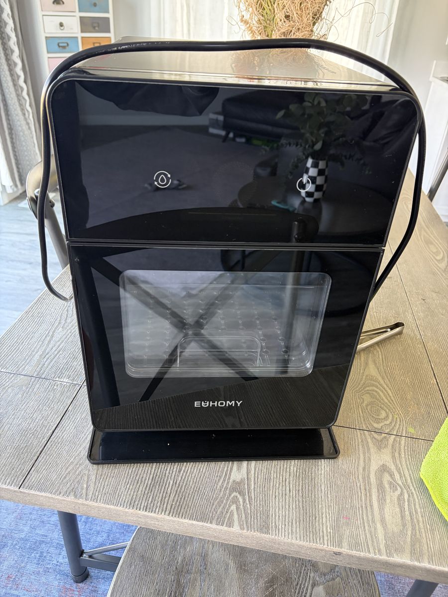 Brand new 2” sphere ice cube maker