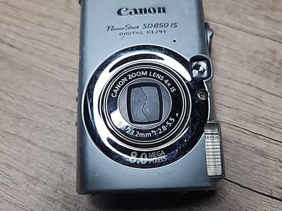 Canon PowerShot SD850 IS Silver 8MP w/ Case and SD Digital Elph Tested