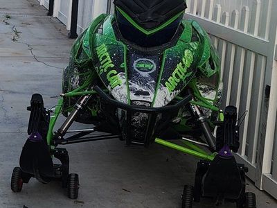 Arctic Cat Mountain Cat 8000 Snowmobile - Green, Used Good