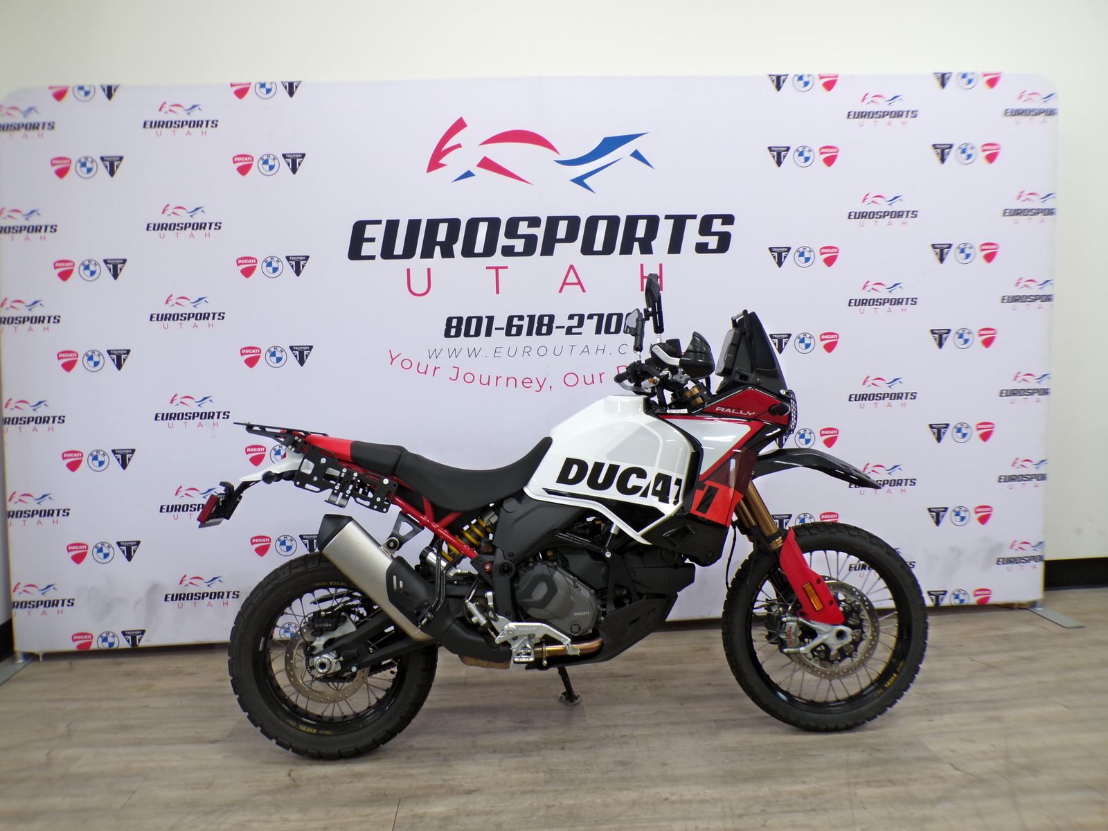 2025 Ducati Desert X  RALLY