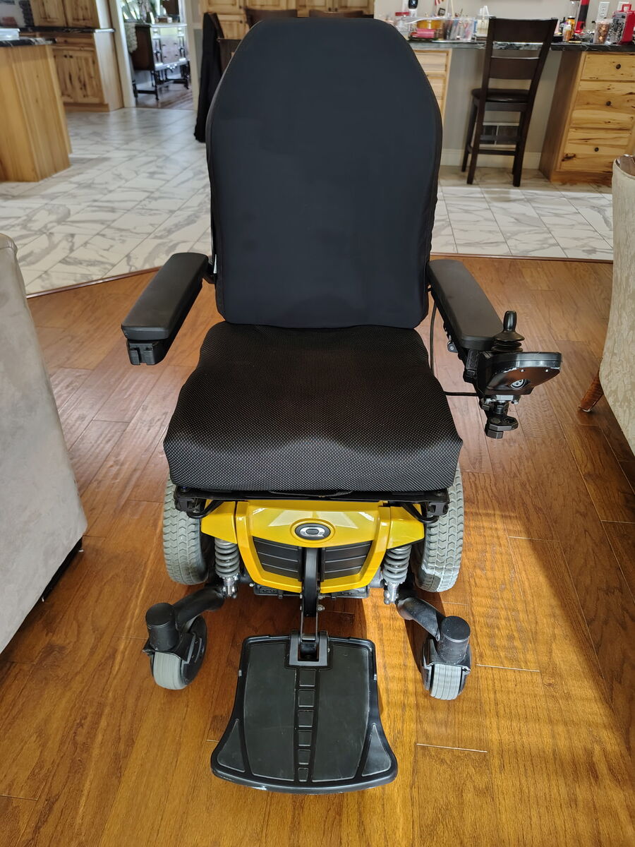 Quantum Rehab Q6 Edge Wheelchair