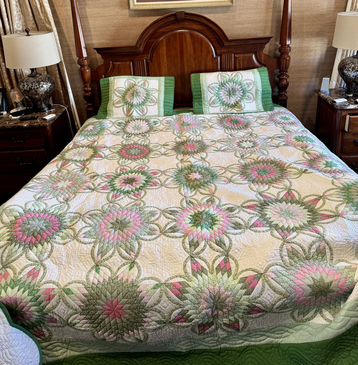 Gorgeous King Size Quilt, With Two QueenShams