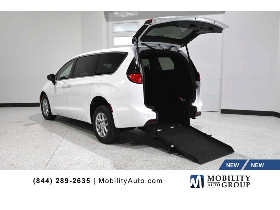 2026 Chrysler Voyager LX