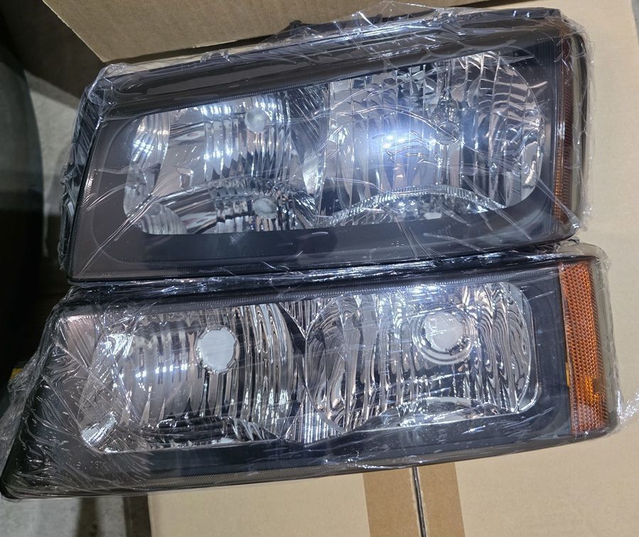 MOSTPLUS OEM Style Headlight Assembly with Black Housing/Clear Lens/Amber Reflector CVSV03