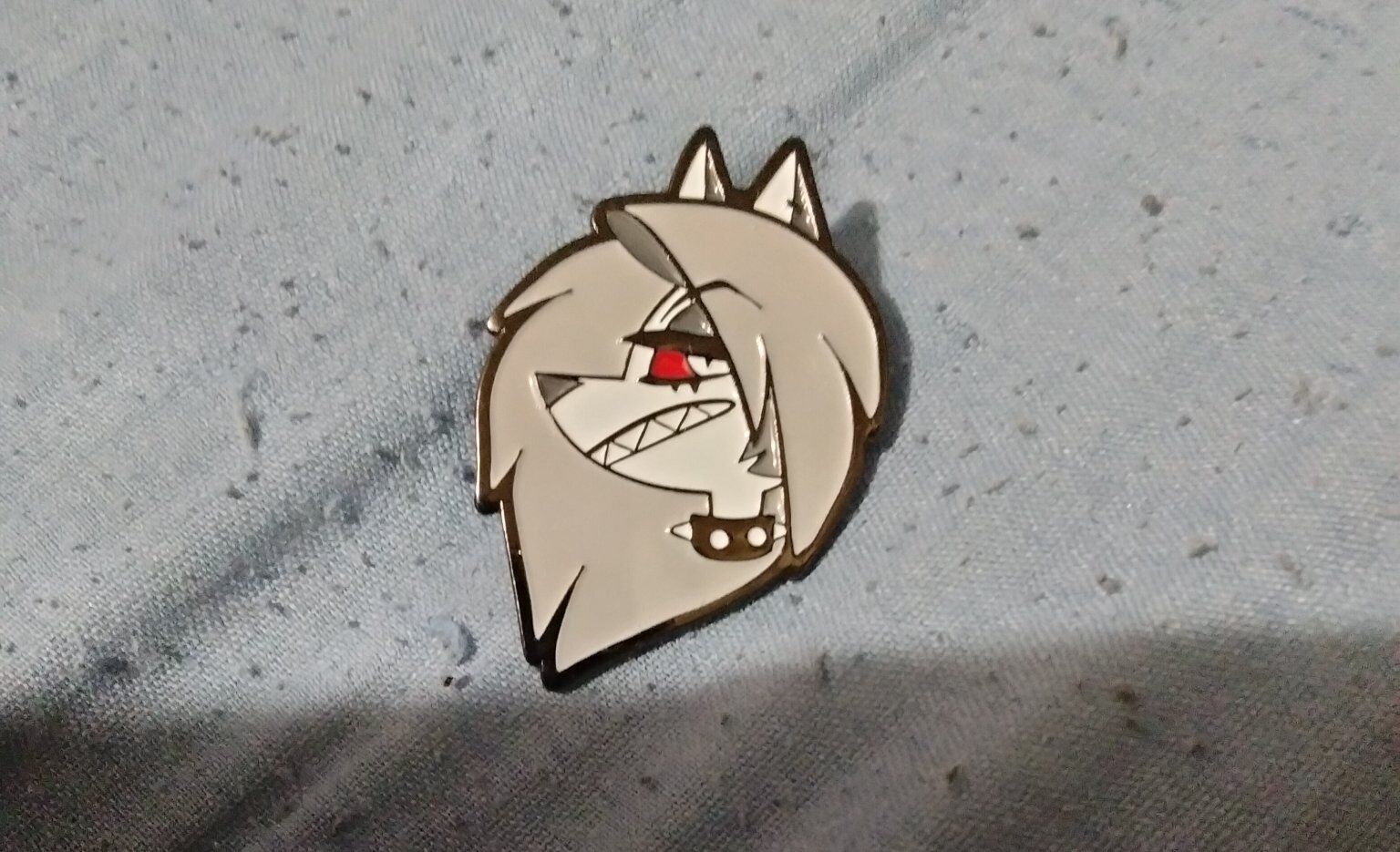 Loona pin