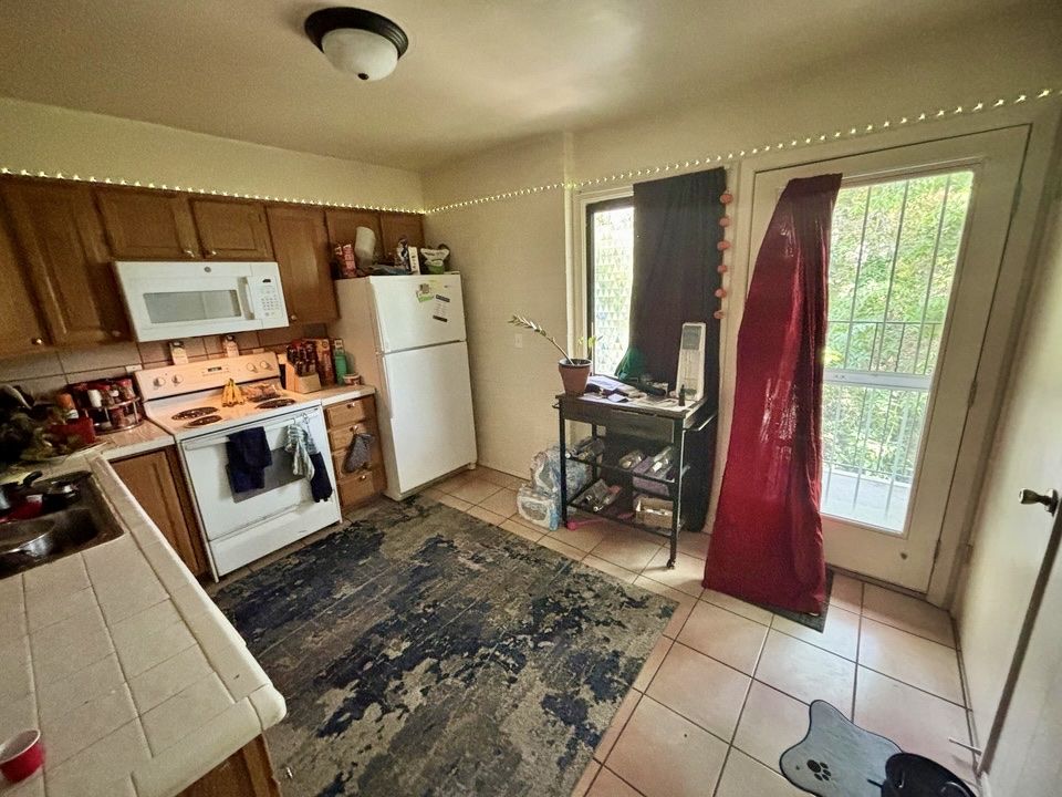 Main image 5