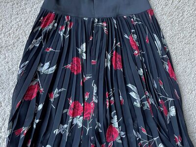 Silk Pleated Black Skirt with Red Flowers Size 6