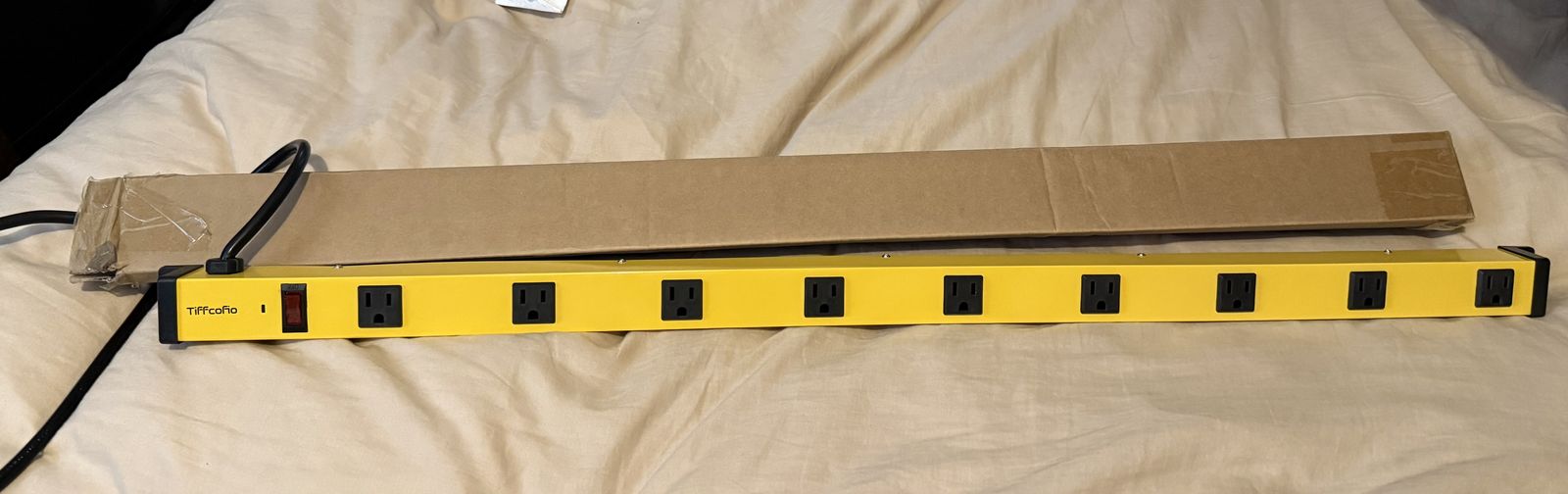 Power Strip, 9 outlets, surge protector.Wall Mountable