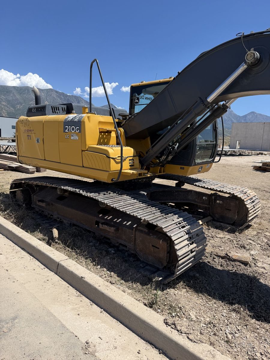 2012 210 Johndeere Excavator