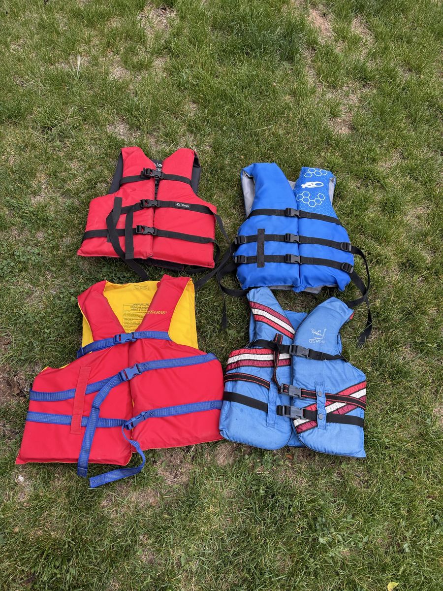 Live Vests.   ADULT