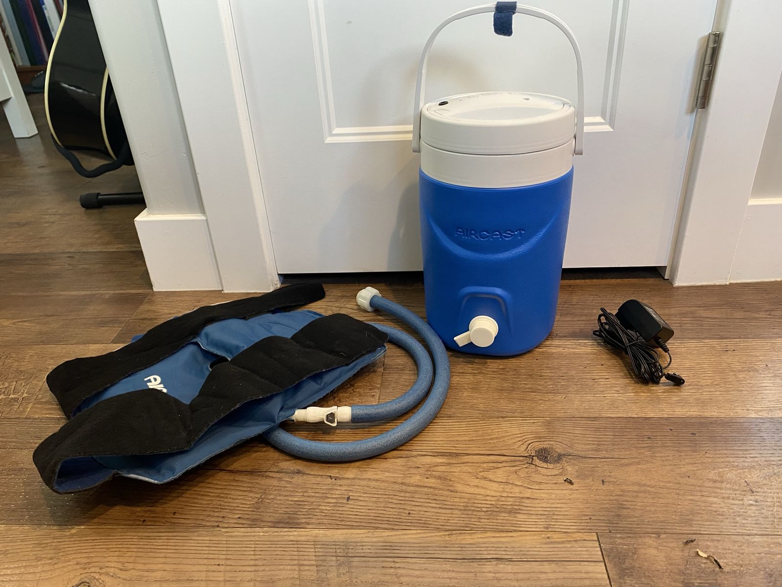 Aircast Cryo/Cuff IC Cold Therapy System - Cooler, Hose, and Cuff Included