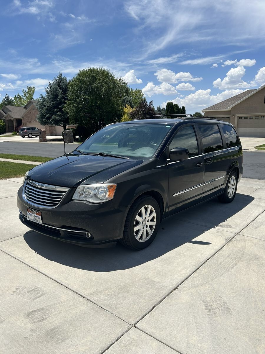 2014 Chrysler Town and Country Touring