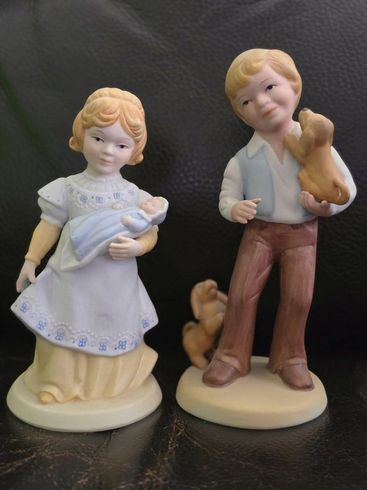 Vintage 1981 Avon Porcelain Figurine Set - A Mother's Love & Best Friends