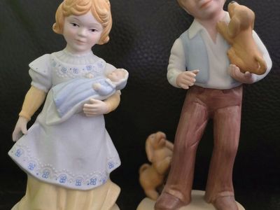 Vintage 1981 Avon Porcelain Figurine Set - A Mother's Love & Best Friends