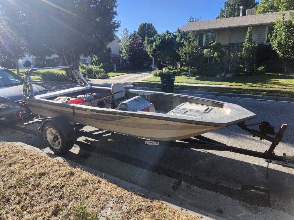 1980s jet Boat Project w/ Kawasaki 900 Triple Marine Engine & Trailer