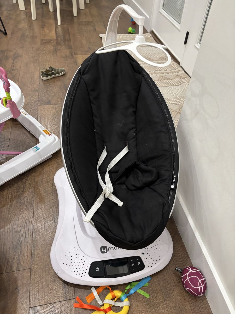 4moms mamaRoo 4.0 Baby Swing & Bouncer - Gently Used, Multi-Motion